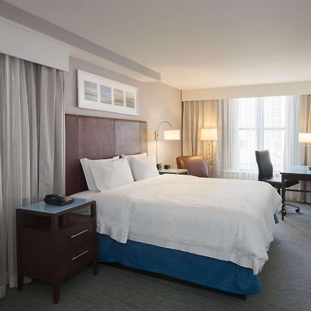 Hampton Inn Seaport Financial District New York Bagian luar foto