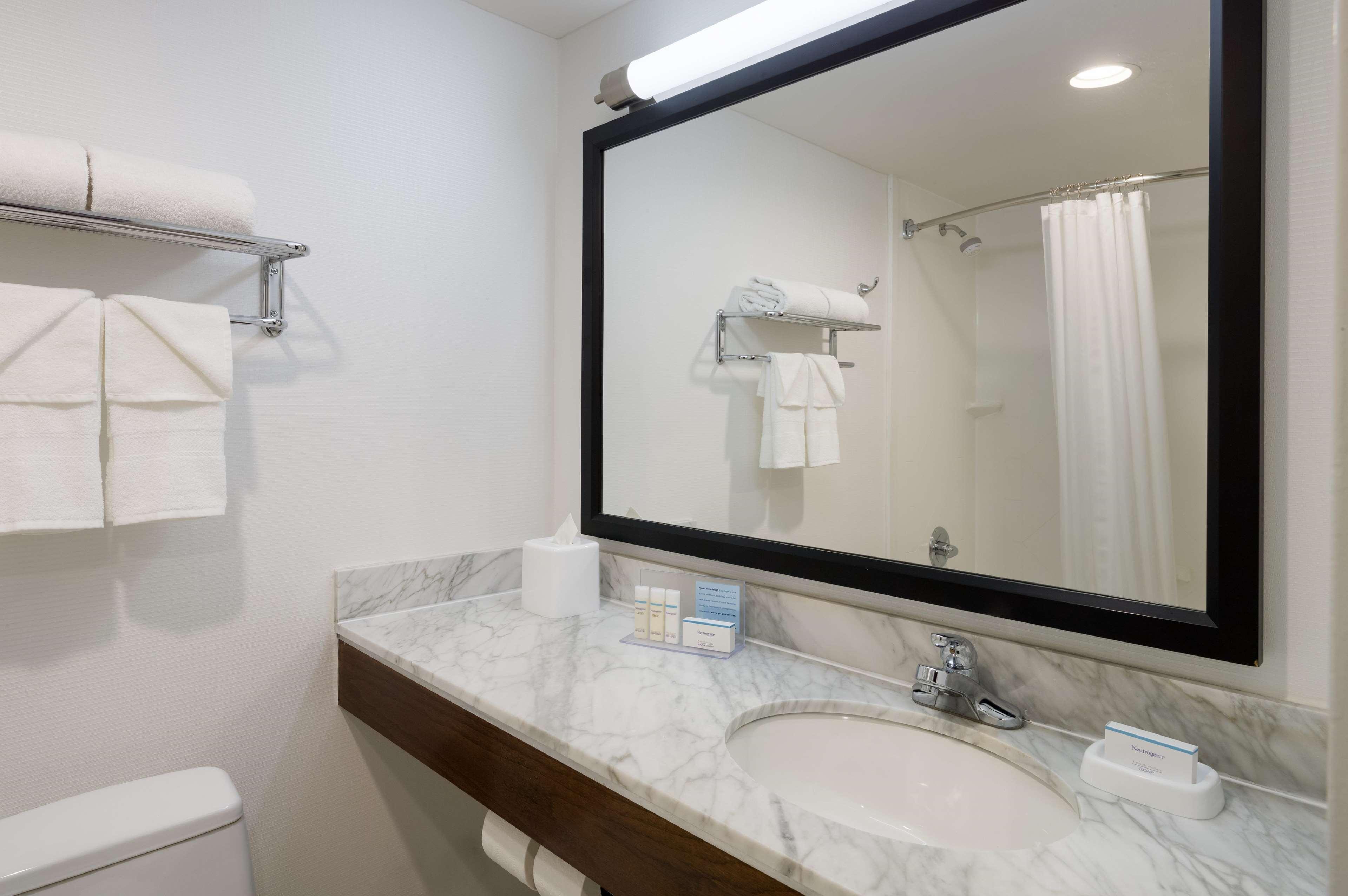 Hampton Inn Seaport Financial District New York Bagian luar foto