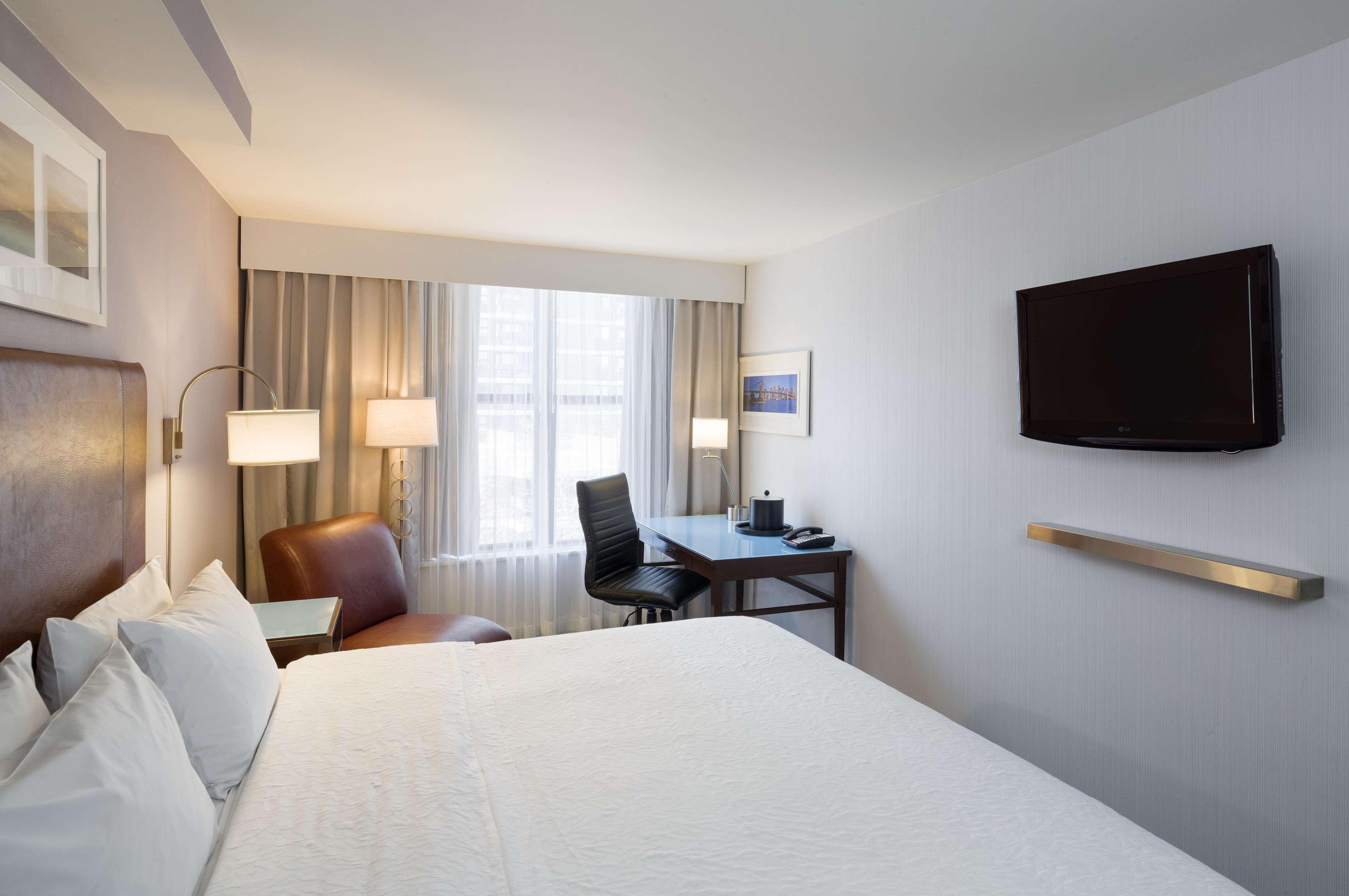 Hampton Inn Seaport Financial District New York Bagian luar foto