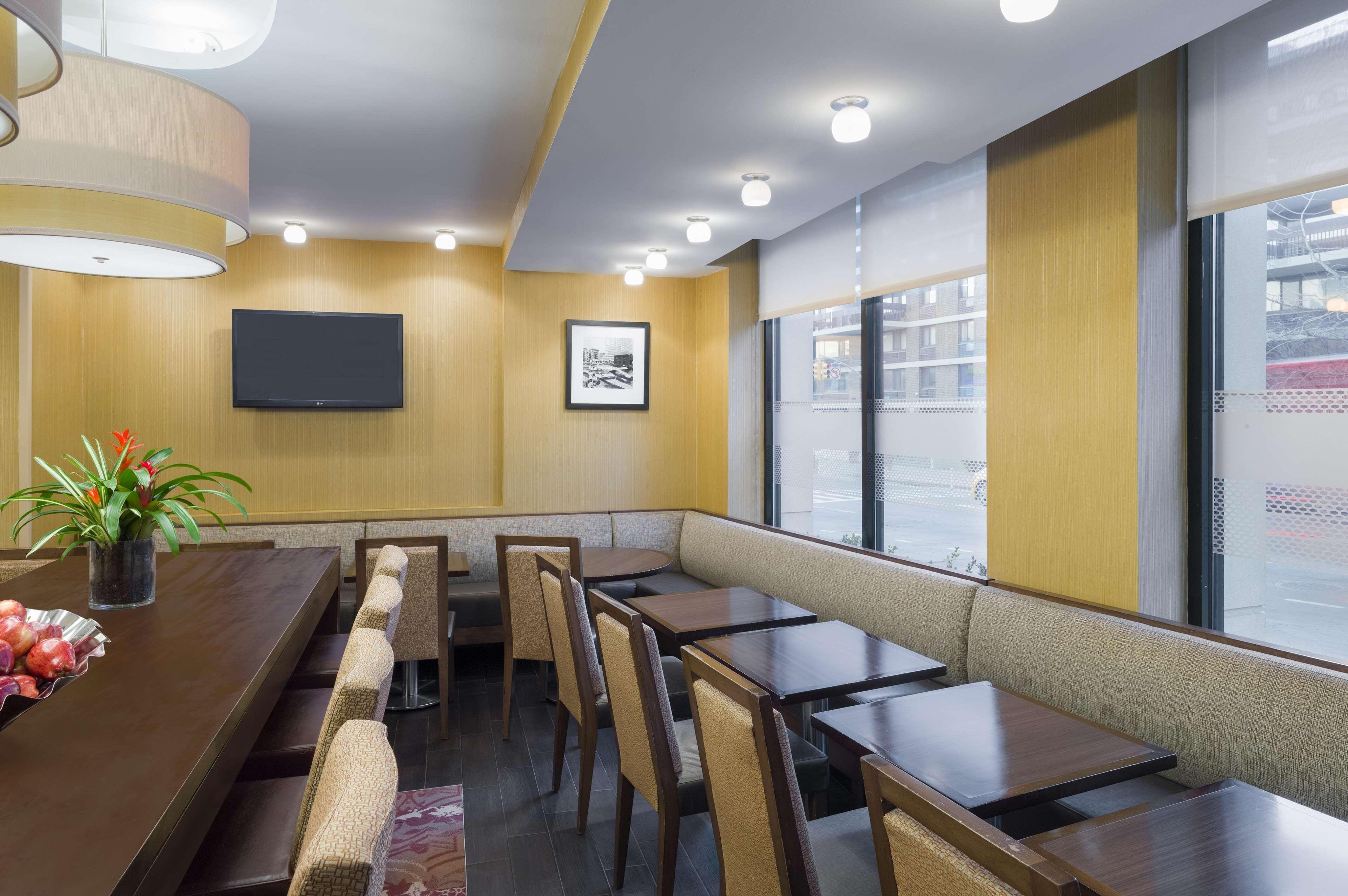 Hampton Inn Seaport Financial District New York Bagian luar foto