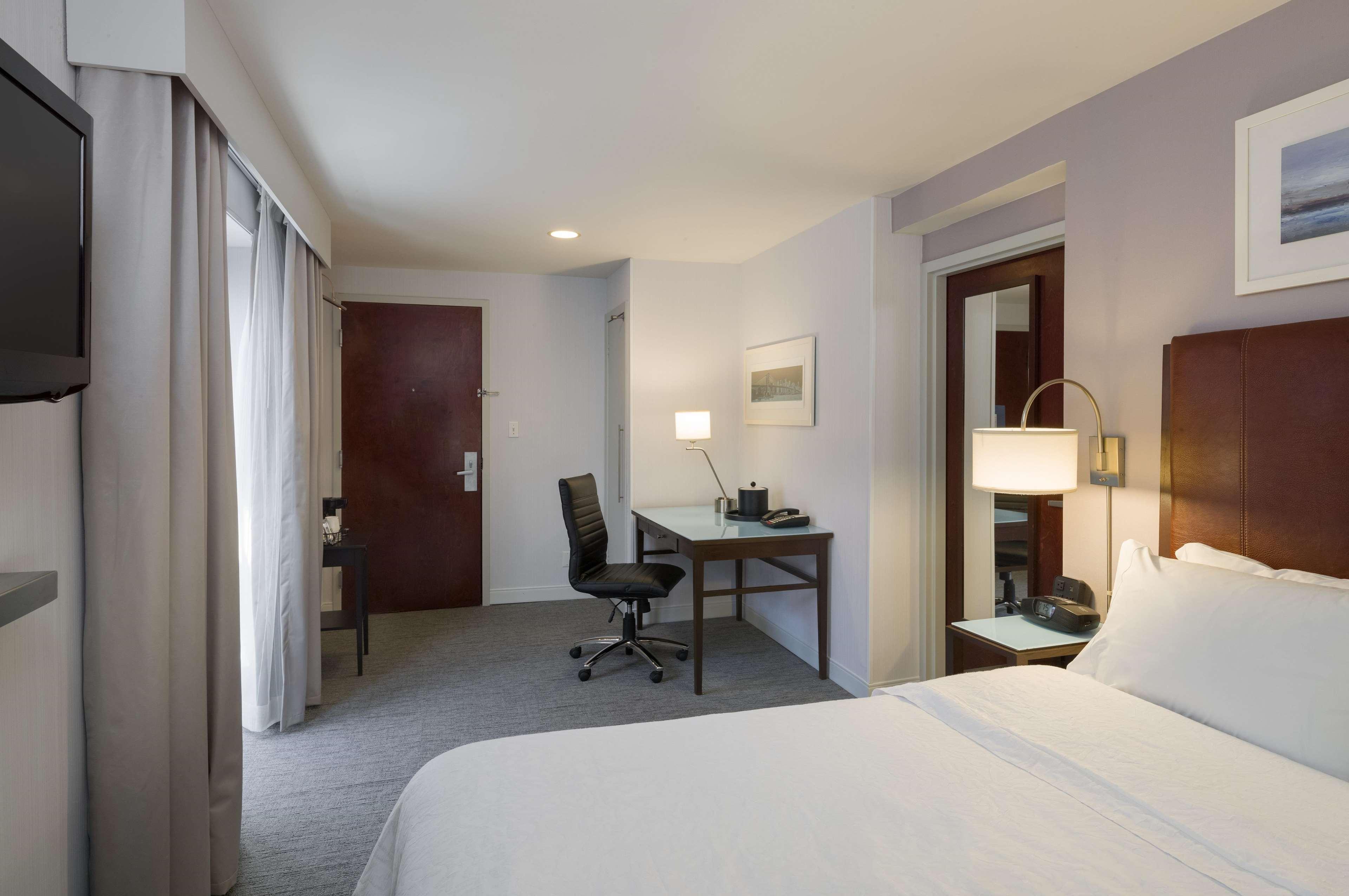 Hampton Inn Seaport Financial District New York Bagian luar foto
