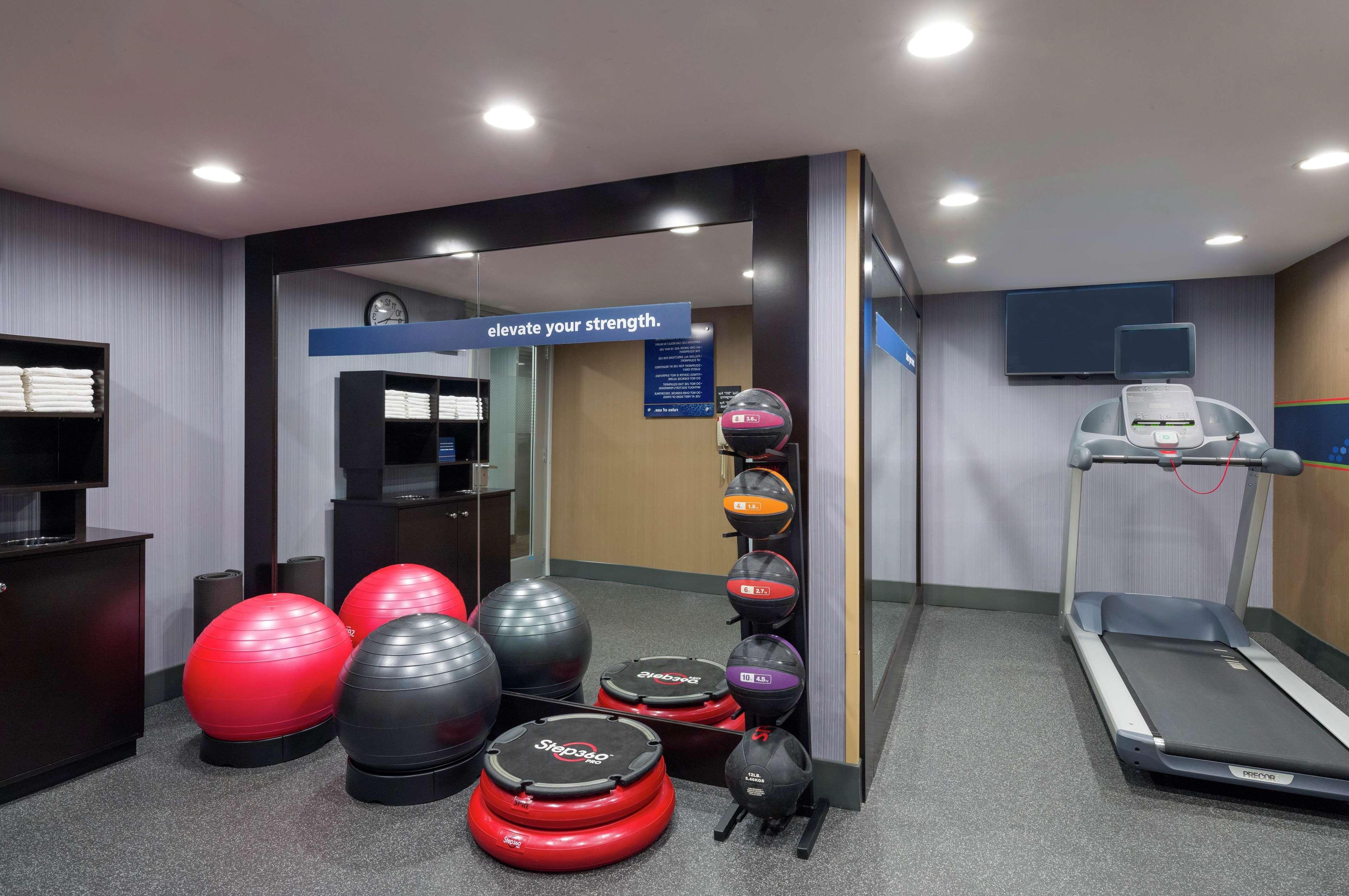 Hampton Inn Seaport Financial District New York Bagian luar foto