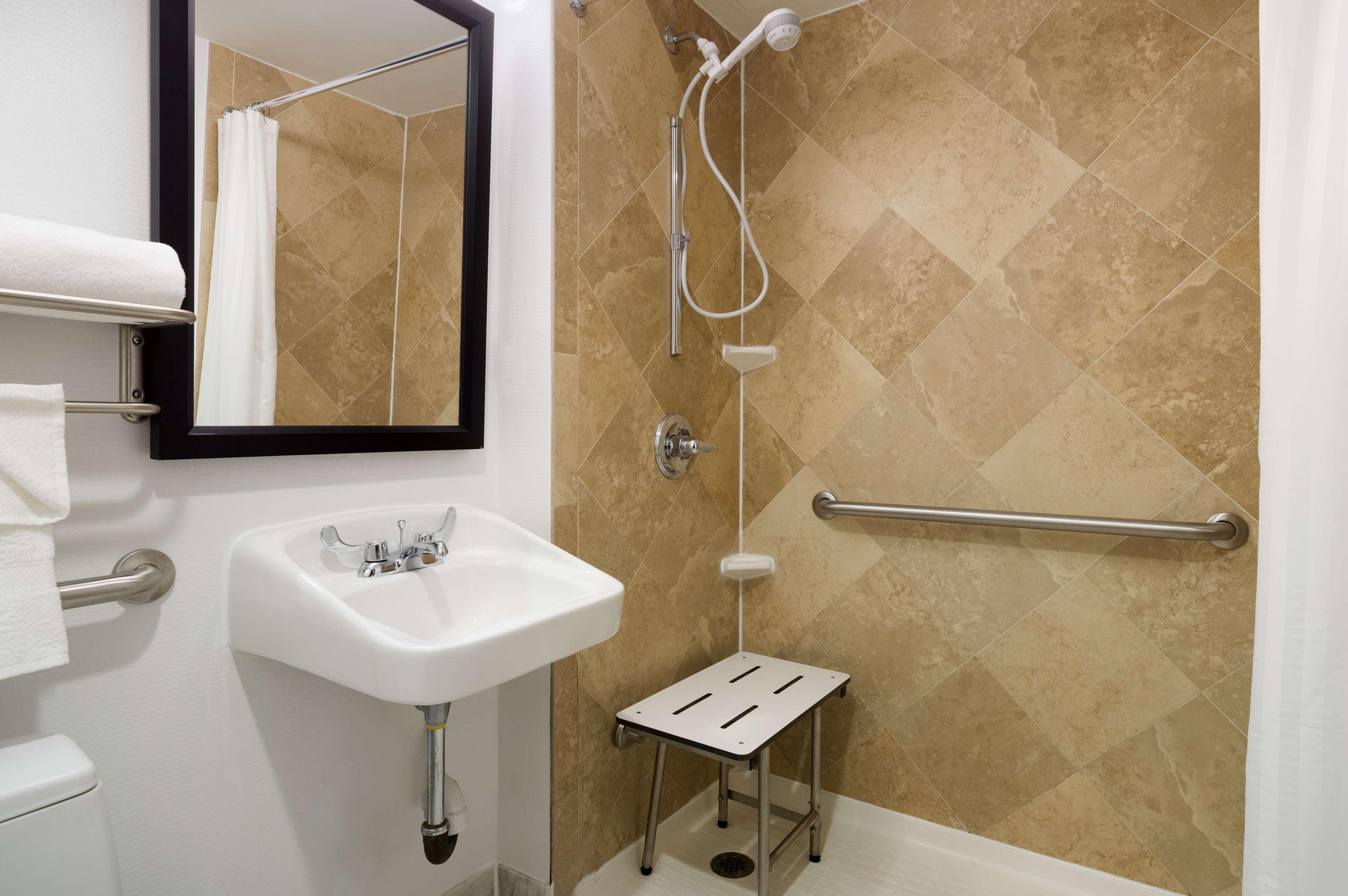 Hampton Inn Seaport Financial District New York Bagian luar foto
