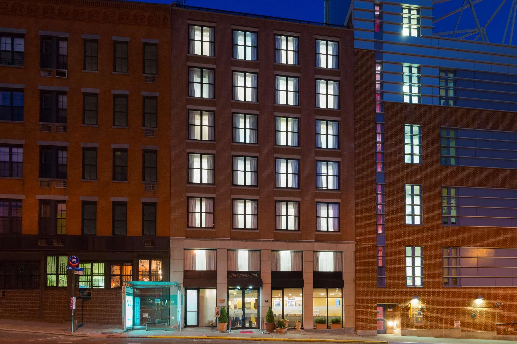 Hampton Inn Seaport Financial District New York Bagian luar foto