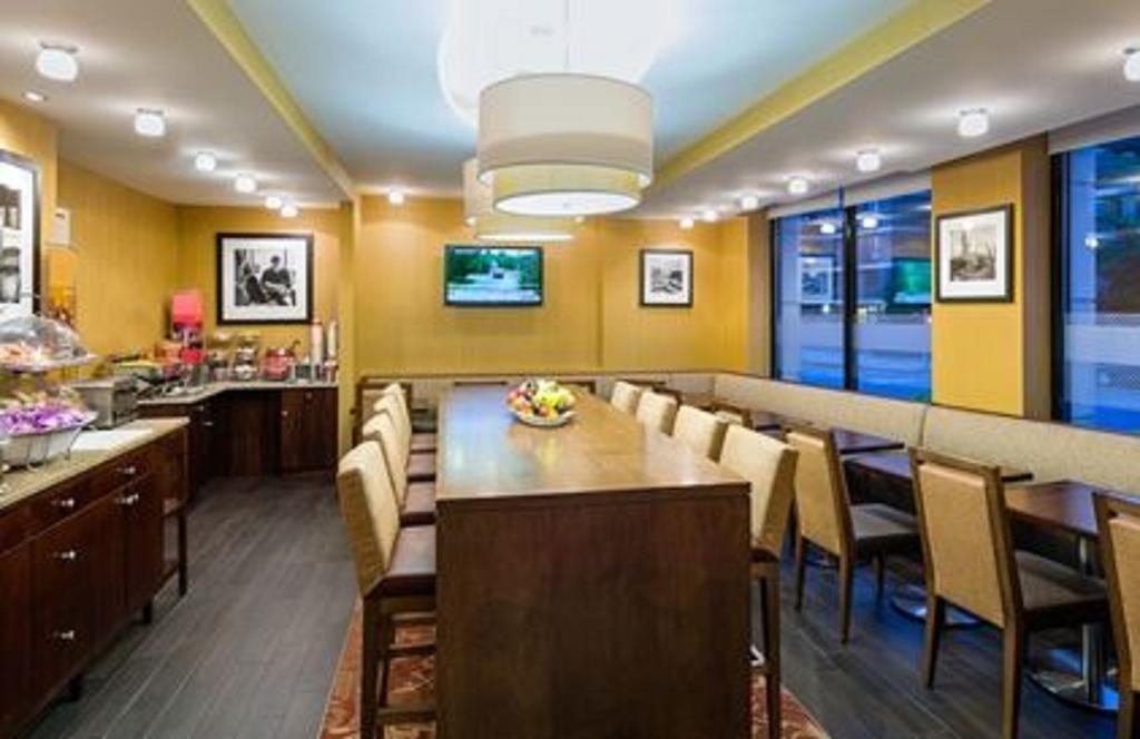 Hampton Inn Seaport Financial District New York Bagian luar foto