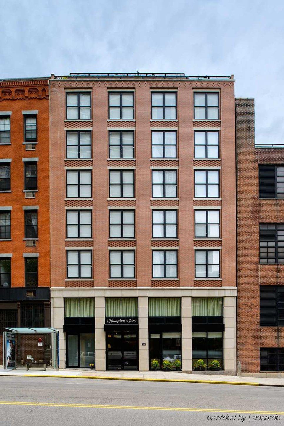 Hampton Inn Seaport Financial District New York Bagian luar foto