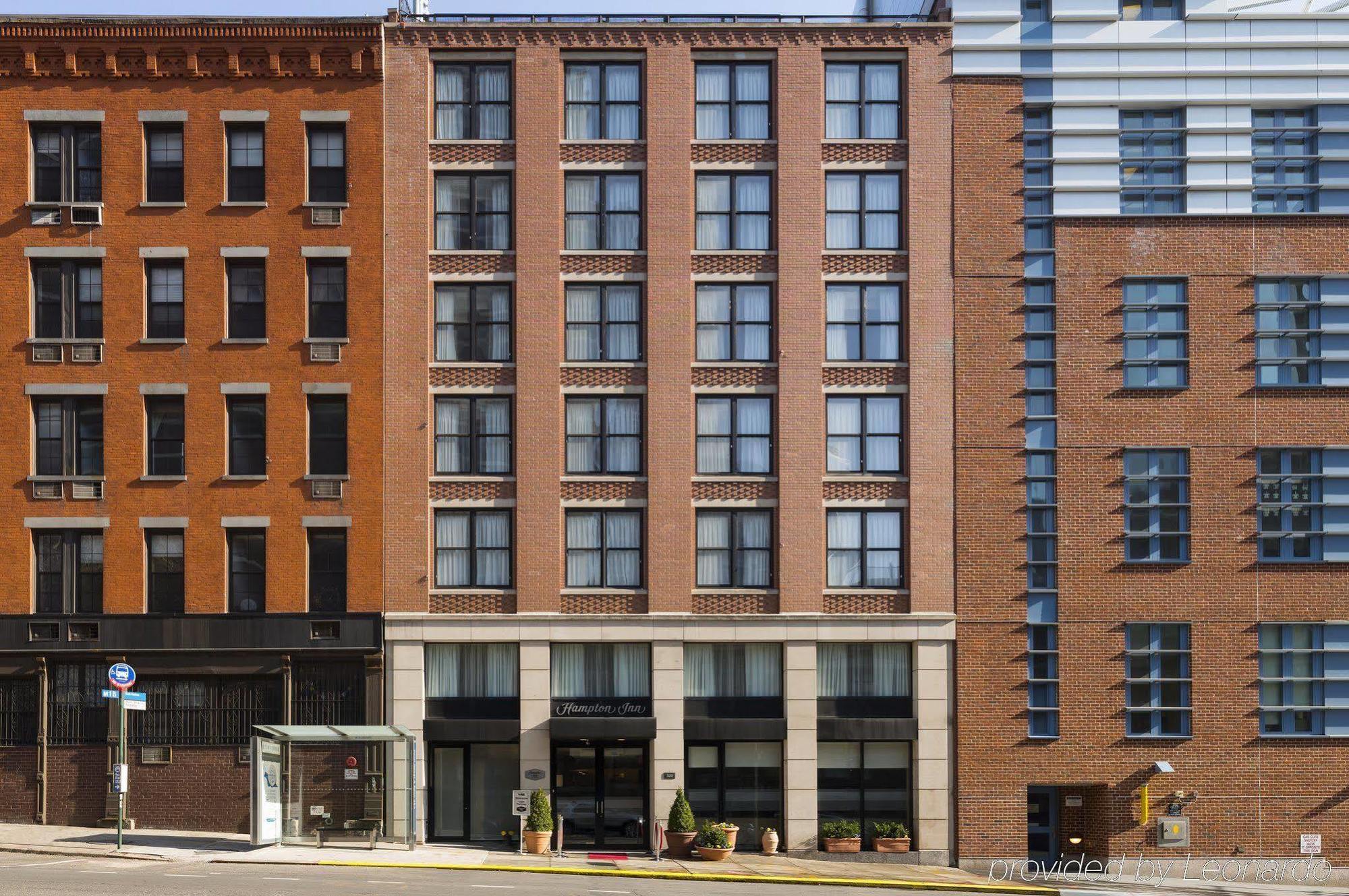 Hampton Inn Seaport Financial District New York Bagian luar foto